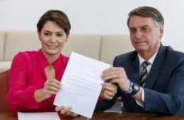 Michelle entra com recurso contra prisão domiciliar de Bolsonaro