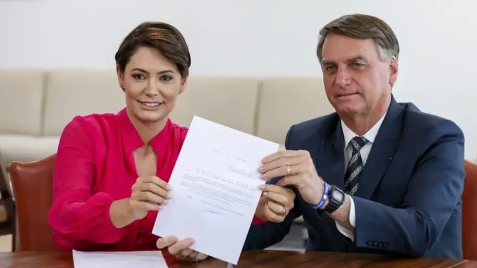 Sensacionalista: Michelle entra com recurso contra prisão domiciliar de Bolsonaro