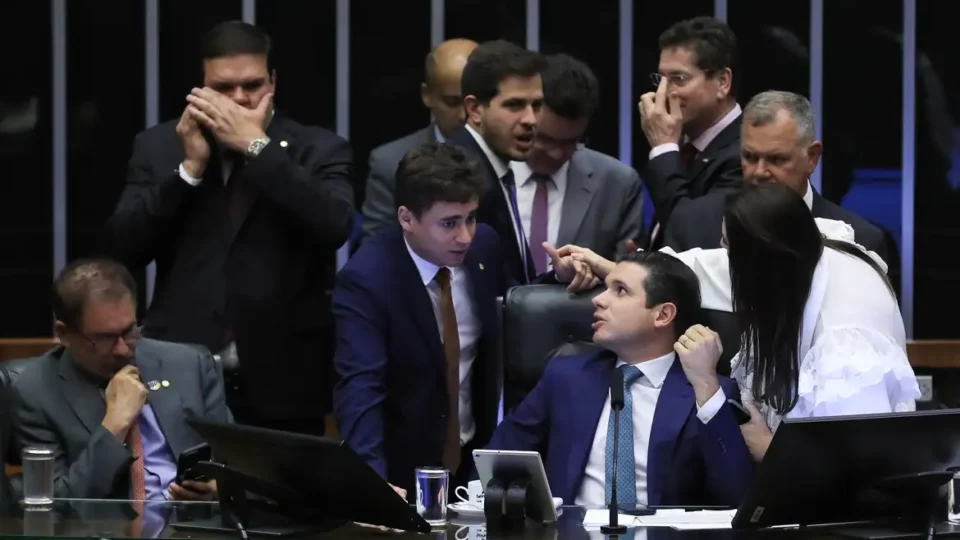PEC da Blindagem expõe jogo de forças no Congresso
