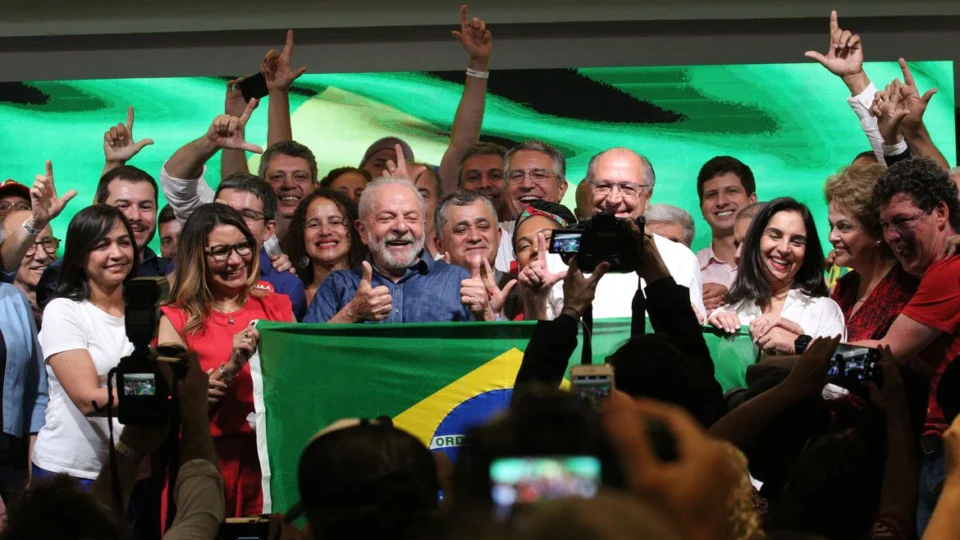 Entre a prisão e o futuro: o calafrio chamado Brasil