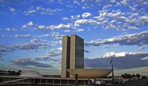 A política e a infelicidade do povo