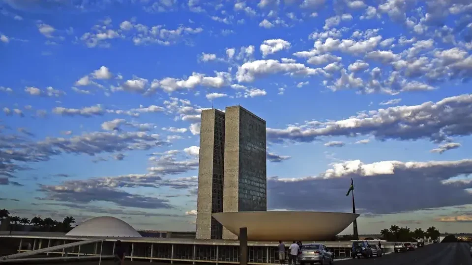 A política e a infelicidade do povo