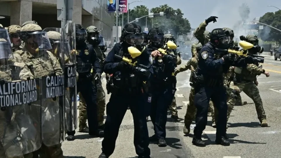 Uma guerra contra o povo americano