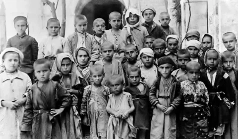 ‘A extrema direita deixou de negar o Holocausto para negar o genocídio’