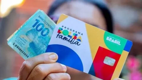 Com salário cortado pelo PL, Bolsonaro pode receber Bolsa Família