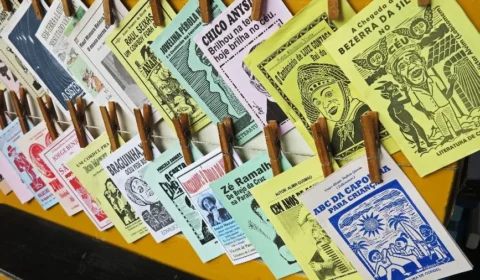 A luta do cavalo xucro contra a fênix que ressurge das cinzas