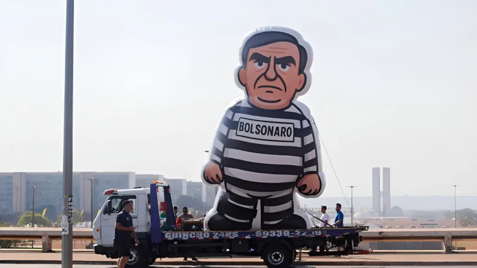 Fragmentada e com futuro incerto, direita se agarra a totem político para se salvar