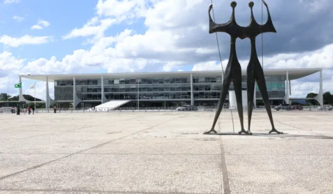 Chantagem com a marca da devastação