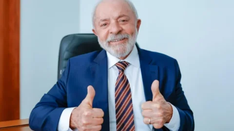 Lula convoca Filipe Luís para resolver crise com o Senado