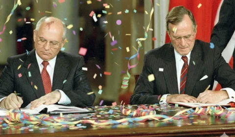 Se o fim do mundo está tão próximo, carnavalizemos a vida