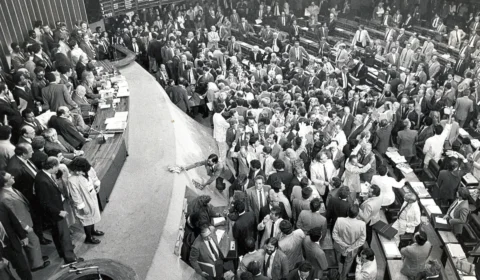 Urgência nacional: recivilizar as instituições