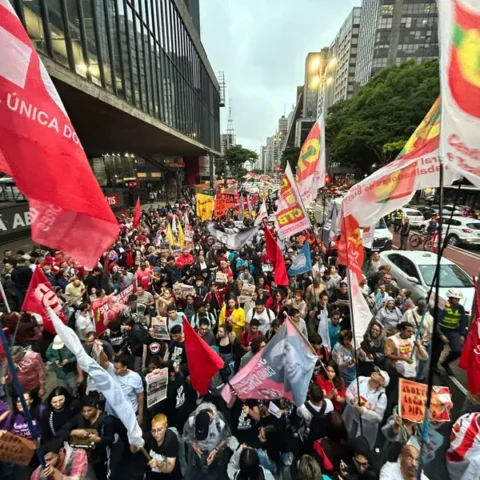 Desafio da esquerda não é apenas resistência, mas reconstrução