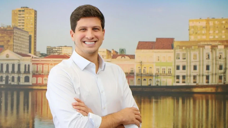 João Campos cogita seguir na Prefeitura do Recife
