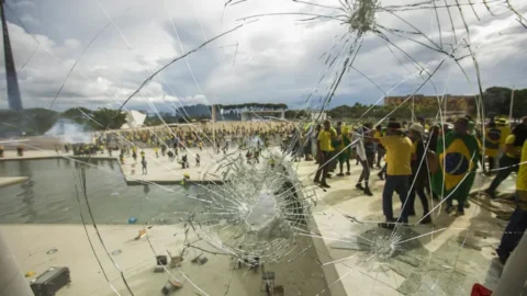 Congresso quer derrubar veto de PL que permite fechar o Congresso