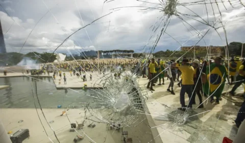 Congresso quer derrubar veto de PL que permite fechar o Congresso