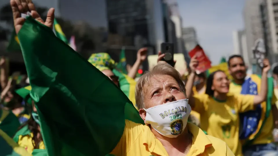 Direita leva vantagem na percepção popular