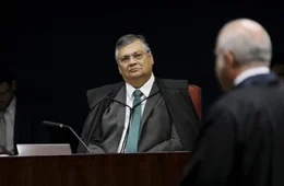 Colegas de Supremo abraçam Dino