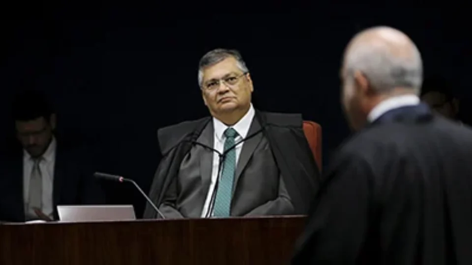 Colegas de Supremo abraçam Dino