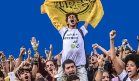 Para 73%, a escola deve ensinar sobre política e questões sociais 