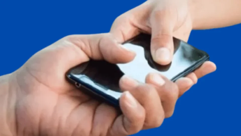 Brasileiros veem ‘problema social’ por trás de roubo de celulares, mas querem punição dura mesmo assim