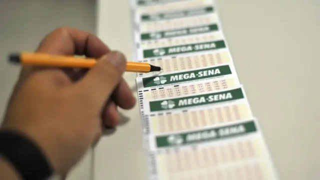 Mega-Sena ou emprego no Senado? Economistas respondem