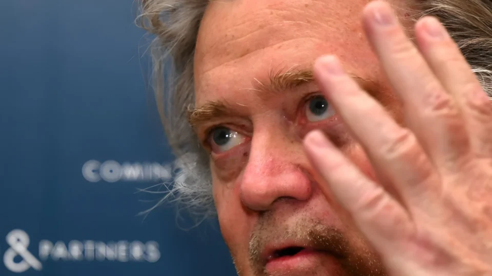 ‘Good for the brand’: Epstein aconselha Bannon