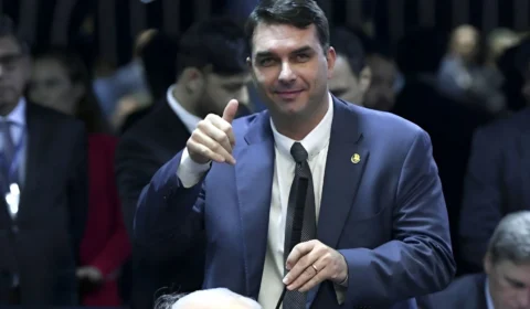 Flávio Bolsonaro desmanchará no ar