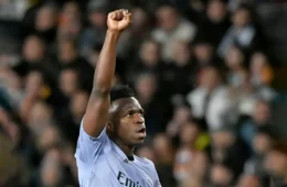 Quem disse que o esporte bretão é um espaço neutro e civilizado?