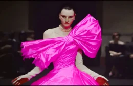 Cara de Mar-a-Lago, olhos de raposa e ossos proeminentes