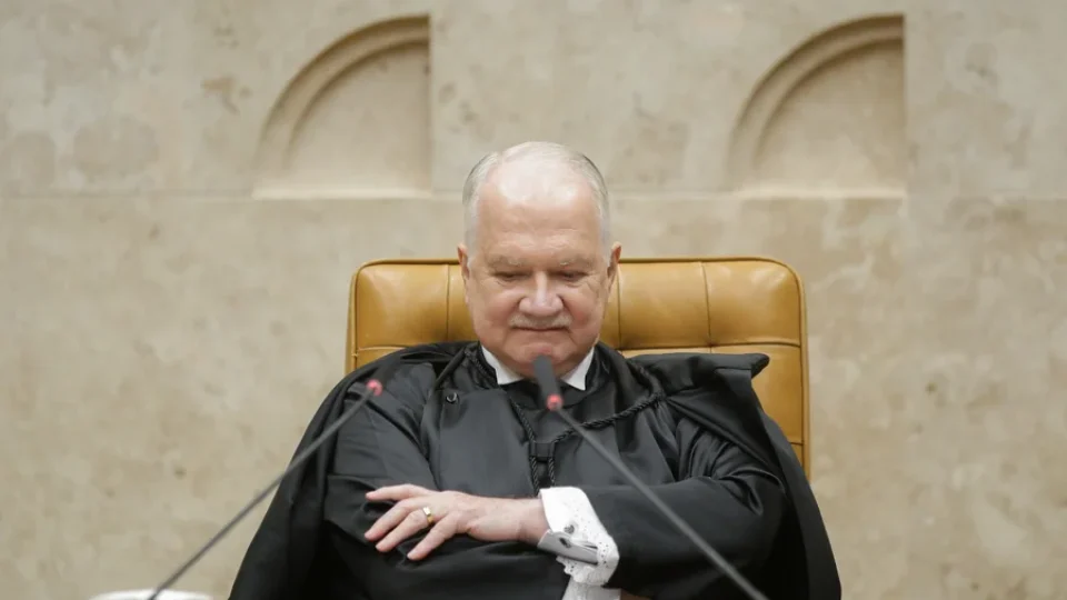 Medo de gravação esvazia reunião de Fachin