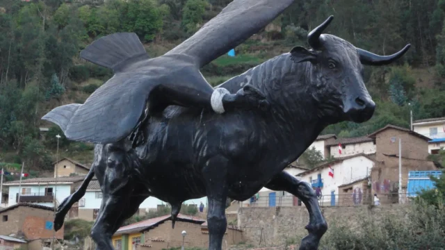 A luta do Condor com o Touro: colonização versus libertação