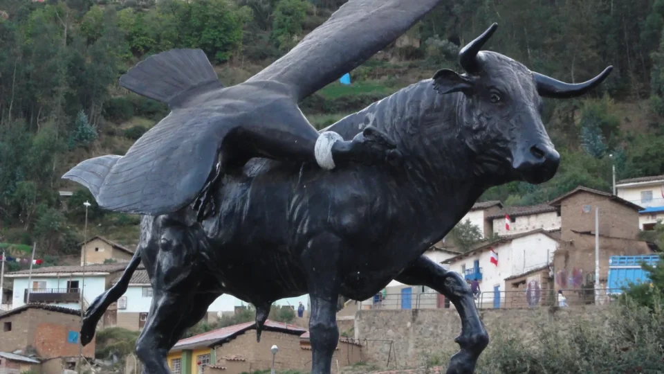 A luta do Condor com o Touro: colonização versus libertação