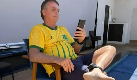 Bolsonaro volta para casa e Michelle pede transferência para a Papudinha