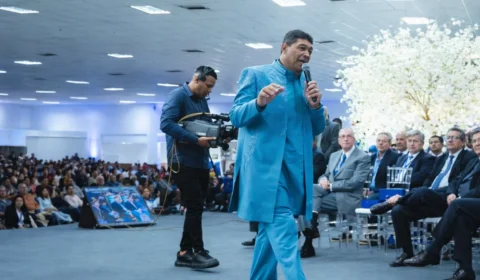 ‘Apóstolo’ Santiago vira anjo-da-guarda de Eduardo Cunha