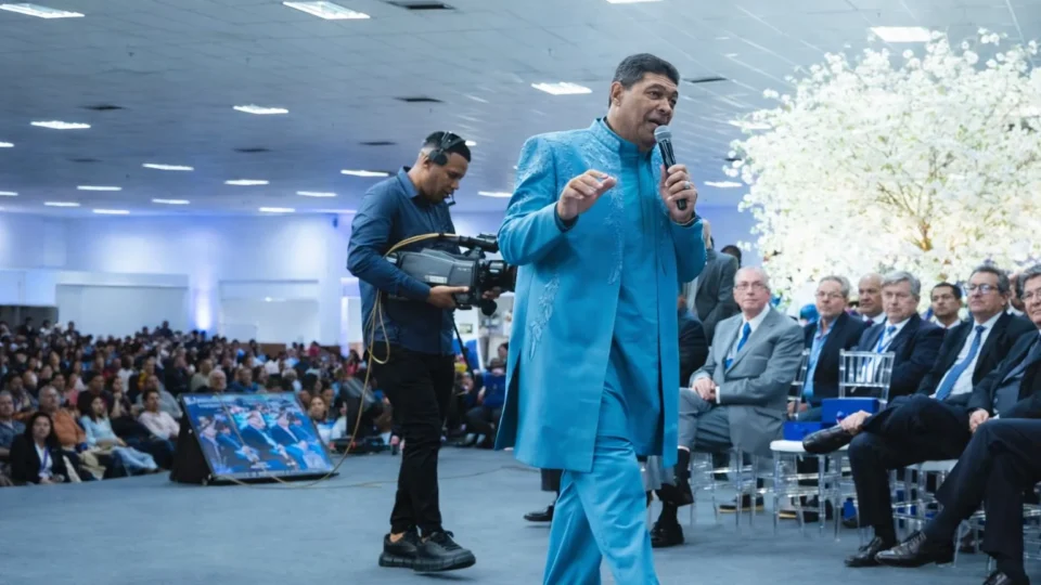 ‘Apóstolo’ Santiago vira anjo-da-guarda de Eduardo Cunha