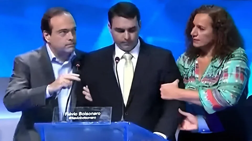 Flávio Bolsonaro dançou