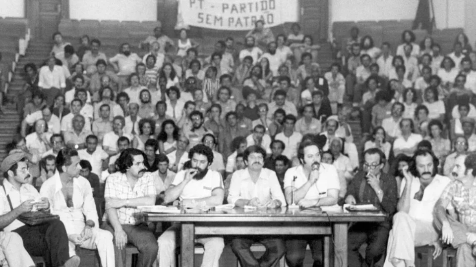 ‘Velha Guarda do PT’ amplia críticas à campanha de Lula