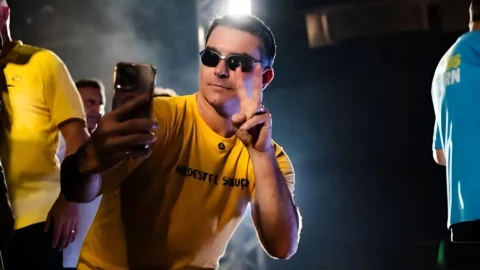 Dancinha do Flávio divide opiniões e deixa base rachadinha