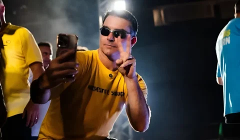 Dancinha do Flávio divide opiniões e deixa base rachadinha