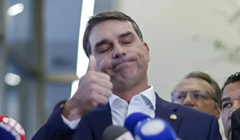 A desejada entrevista com Flávio Bolsonaro