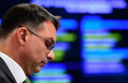 DNA miliciano derruba Flávio Bolsonaro