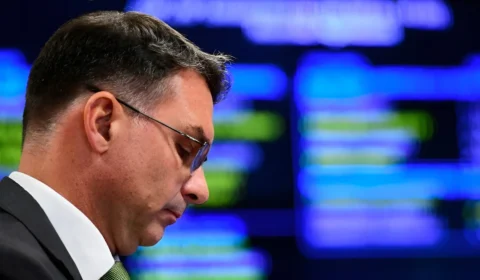DNA miliciano derruba Flávio Bolsonaro