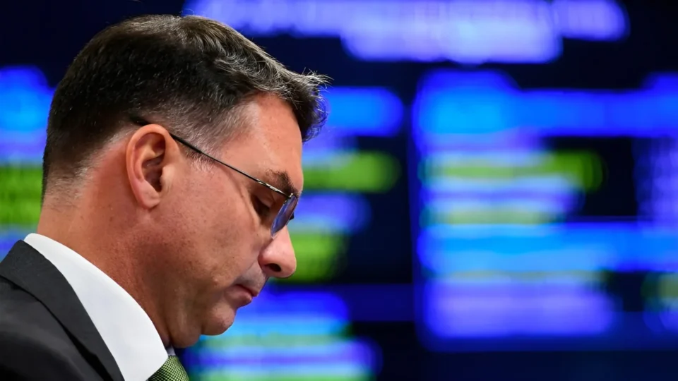 DNA miliciano derruba Flávio Bolsonaro