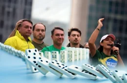 Dominó dos Bolsonaro