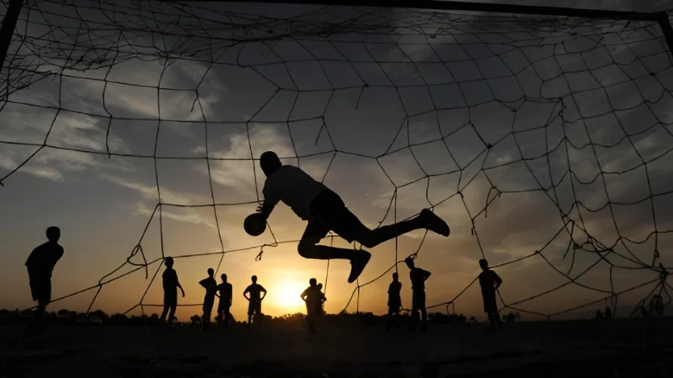 Como o capitalismo sequestrou a Copa e o sonho de uma criança