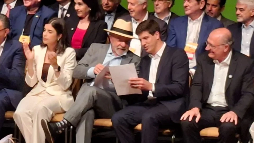 Lula deixa João Campos a meio caminho entre a pretensão e a colheita em Brasília