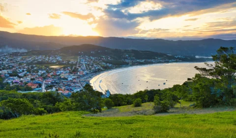 Paisagem exuberante em SC revela padrão suspeito de repasses para projetos de asfalto
