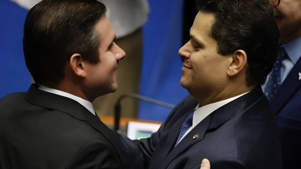 Ou o Brasil desmonta o Congresso ou Alcolumbre e Motta destroem o Brasil