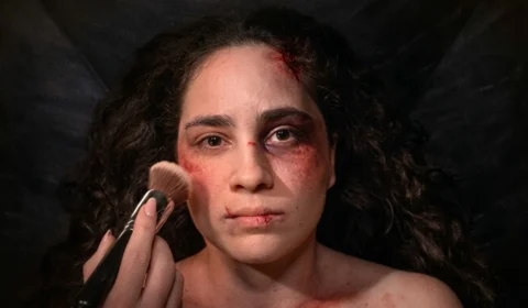 Por que é preciso ver mulheres acorrentadas e desfiguradas para acreditar na violência?