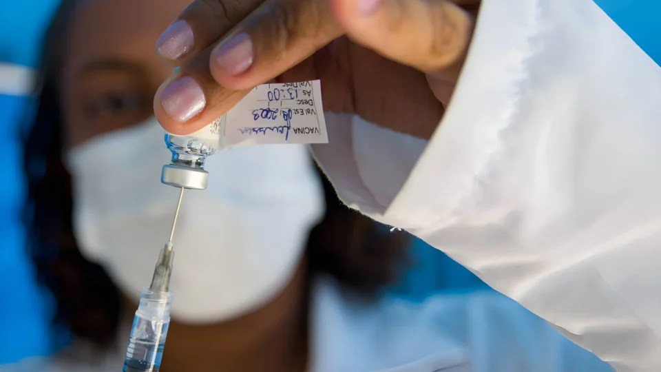 Contra os negacionistas, a história: as vidas que as vacinas salvaram